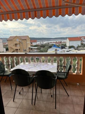 דירות Barbat na Rabu Mira מראה חיצוני תמונה
